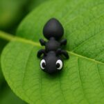 Cinchy crawler ant, articulated 3D model, PrintForge, 4x2x2 cm, crafted with PLA, BPA Free, Black - Image 2